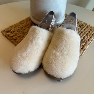 Almost new UGG slippers!